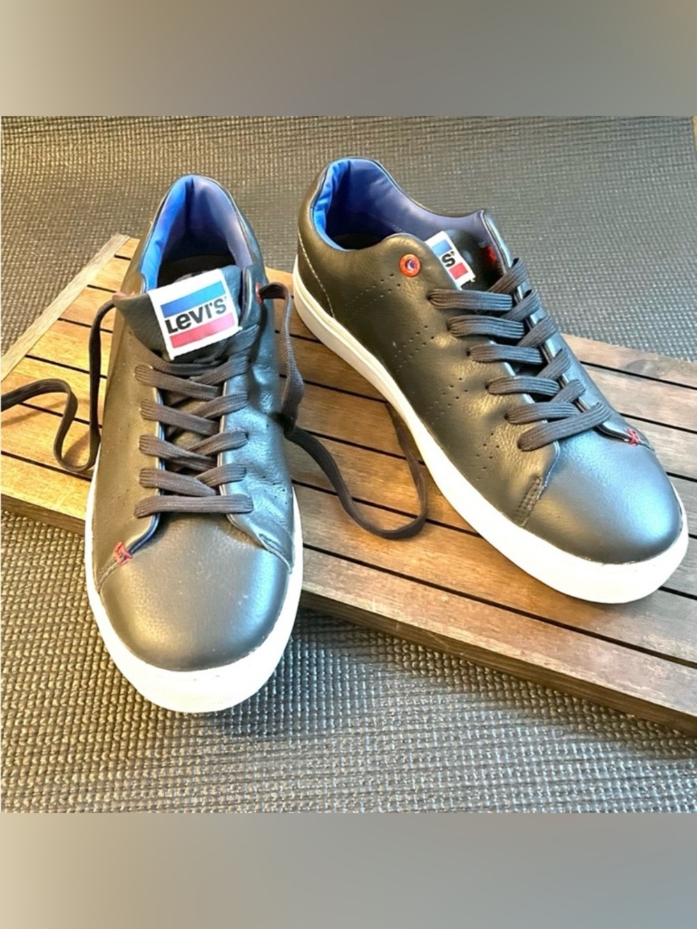 Levi’s Leather Sneakers  Low Top Dark Navy Size 11.5